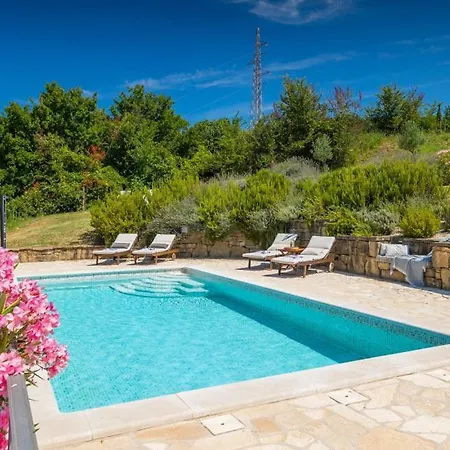 Pigini By Guide * Livade